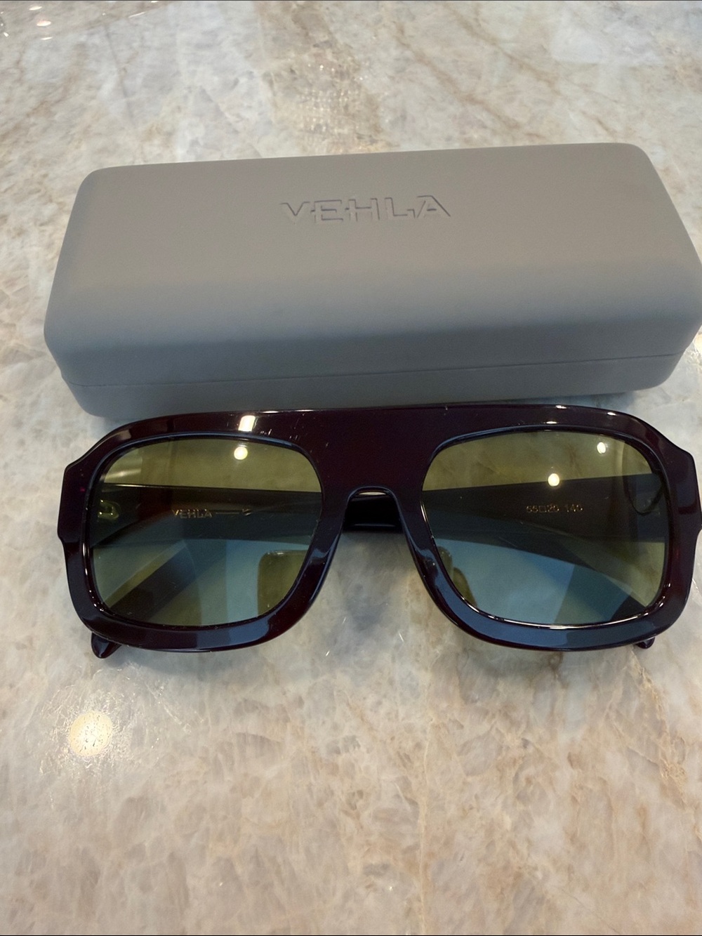 VEHLA Kaia sunglasses/malbec/khaki color